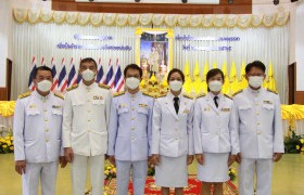 รูปภาพ : มทร.ล้านนา ลำปาง ร่วมพิธีทำบุญตักบาตรถวายพระราชกุศลและพิธีถวายสัตย์ปฏิญาณเพื่อเป็นข้าราชการที่ดี  เนื่องในโอกาสวันเฉลิมพระชนมพรรษาพระบาทสมเด็จพระเจ้าอยู่หัว