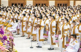 รูปภาพ : พิธีพระราชทานปริญญาบัตรแก่ผู้สำเร็จการศึกษา จากมหาวิทยาลัยเทคโนโลยีราชมงคลล้านนา ประจำปีการศึกษา 2562