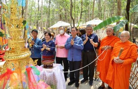 รูปภาพ : พิธียกยอดฉัตรและถวายน้ำสรงพระพุทธมหามุนีศรีราชมงคล มทร.ล้านนา ดอยสะเก็ด