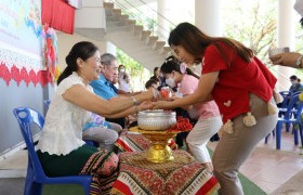 รูปภาพ : มทร.ล้านนา เชียงราย จัดงานสรงน้ำพระเจ้าทันใจ และรดน้ำดำหัวอาจารย์อาวุโส ม่วนอ๊ก ม่วนใจ๋ ปี๋ใหม่เมือง ราชมงคลล้านนา เชียงราย ประจำปี 2566