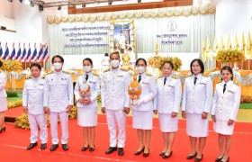 รูปภาพ : มทร.ล้านนา ลำปาง ร่วมประกอบพิธีจุดเทียนถวายพระพรชัยมงคล เฉลิมพระชนมพรรษา พระบาทสมเด็จพระเจ้าอยู่หัว