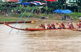 รูปภาพ : ชมรมเรือพายนักศึกษา ฝีพายเยาวชน ตัวแทนศิษย์เก่า เข้าร่วมการแข่งขันเรือประเพณีอำเภอท่าวังผา แข่งเรือปลอดเหล้า เข้าหาพระธรรม ประจำปี 2566