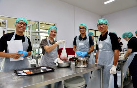 รูปภาพ : ศูนย์ FOOD PIC มทร.ล้านนา จับมือ ศูนย์วิจัยและพัฒนาผลิตภัณฑ์ปศุสัตว์เชียงใหม่  อบรมการทำไส้กรอกรมควันและเบียร์โฮมบริวแก่ผู้ประกอบการเพื่อนำไปสู่โอกาสทางธุรกิจ