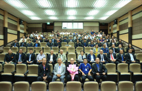 รูปภาพ : โครงการ “สร้างนวัตกรเพื่อมหาวิทยาลัยแห่งผู้ประกอบการและสู่ความเป็นเลิศที่ยั่งยืน” เปิดเวทีโชว์ผลงานวิจัยนักศึกษาปริญญาเอก จุดประกายแรงบันดาลใจสู่นวัตกรรมที่บูรณากับต้นทุนที่ใช้งานได้จริง