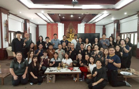 รูปภาพ : มทร.ล้านนา น้อมถวายความอาลัยจัดกิจกรรมทำโบว์สีดำแสดงความอาลัยแด่สมเด็จพระนางเจ้าสิริกิติ์ พระบรมราชินีนาถ พระบรมราชชนนีพันปีหลวง