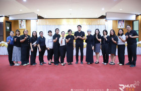 รูปภาพ : มทร.ล้านนา ตาก รวมพลังแห่งความจงรักภักดี ร่วมประดิษฐ์ริบบิ้นไว้อาลัย เพื่อถวายความอาลัยแด่สมเด็จพระพันปีหลวง