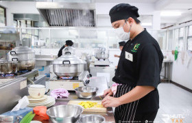 รูปภาพ : มทร.ล้านนา ตาก จัดทดสอบมาตรฐานฝีมือแรงงาน สาขา ผู้ประกอบอาหารไทย ยกระดับนักศึกษาสู่มืออาชีพ