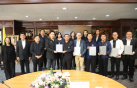 รูปภาพ : มทร.ล้านนา ส่งมอบงานผู้บริหารชุดใหม่–ชุดเดิม เดินหน้าขับเคลื่อนองค์กรด้วยความต่อเนื่อง โปร่งใส และทันต่อบริบทปัจจุบัน