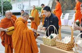 รูปภาพ : มทร.ล้านนา จัดพิธีทำบุญตักบาตร ส่งท้ายปีเก่า ต้อนรับปีใหม่ 2569 เสริมสิริมงคลและความสามัคคีในองค์กร