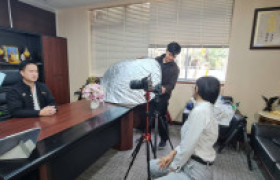 รูปภาพ : กองประชาสัมพันธ์ถ่ายทำวิดีทัศน์ผู้บริหารกล่าวอวยพรปีใหม่