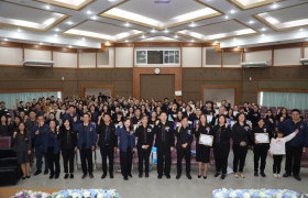 รูปภาพ : มทร.ล้านนา เชิดชูคนดี มอบรางวัลต้นกล้าจรรยาบรรณ ประจำปี 2568 เชิดชูเกียรติ บุคลากรต้นแบบ ยกระดับมาตรฐานวิชาชีพควบคู่การมีคุณธรรมสู่การเป็นองค์กรต้นแบบ