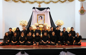 รูปภาพ : พิธีแสดงความอาลัยถวายแด่ สมเด็จพระนางเจ้าสิริกิติ์ พระบรมราชินีนาถ พระบรมราชชนนีพันปีหลวง