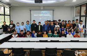 รูปภาพ : หลักสูตรวิศวกรรมคอมพิวเตอร์จัดอบรม Smart Robot Academy for Future Engineers ตอบโจทย์อุตสาหกรรมไทย 4.0
