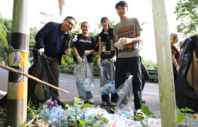 รูปภาพ : มหาวิทยาลัยเทคโนโลยีราชมงคลล้านนา ร่วมขับเคลื่อน “เส้นทางบุญ ปลอดขยะ ลดโลกร้อน” ในงานประเพณีเตียวขึ้นดอยสุเทพ ประจำปี 2569