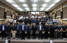 รูปภาพ : มทร.ล้านนา จัดการประชุมรับฟังทุกความคิดเห็น (ร่าง) ข้อบังคับมหาวิทยาลัยเทคโนโลยีราชมงคลล้านนา เรื่อง การสรรหาอธิการบดี พ.ศ. ....