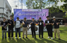 รูปภาพ : บุคลากรกองประชาสัมพันธ์ ร่วมปฏิบัติงานด้านสื่อสารองค์กร ในมหกรรม “รักน้องสร้างสรรค์ No-Smoking No-Alcohol ครั้งที่ 18” สะท้อนความมุ่งมั่นดูแลนักศึกษาใหม่อย่างปลอดภัยและสร้างสรรค์