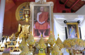 รูปภาพ : ตัวแทน มทร.ล้านนา ร่วมพิธี เจริญพระพุทธมนต์และทำบุญตักบาตรถวายพระกุศล เนื่องในโอกาสฉลองพระชนมายุ 99 พรรษา สมเด็จพระสังฆราช