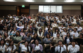 รูปภาพ : ศูนย์ภาษา มทร.ล้านนา เสริมศักยภาพภาษาอังกฤษนักศึกษา จัด Inspirational Talk สร้างแรงบันดาลใจสู่การเรียนรู้ระดับสากล