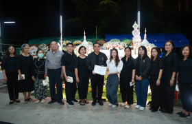 รูปภาพ : ชมรม สอ.อาสา เพื่อนช่วยเพื่อน มอบทุนทรัพย์เพื่อแสดงความเสียใจและร่วมไว้อาลัยนางสาวเพ็ญพิรุณ เสรีกิติวงค์