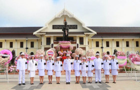 รูปภาพ : มทร.ล้านนา น่าน ร่วมพิธีวางพวงมาลาถวายราชสักการะ เนื่องในวันปิยมหาราช น้อมรำลึกในพระมหากรุณาธิคุณ รัชกาลที่ 5