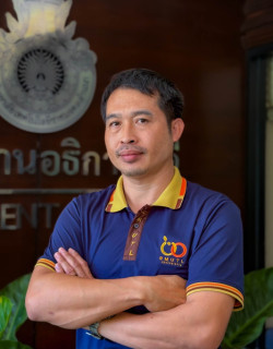 นายวัชรพงษ์  พิงค์เจริญ (ตู่)