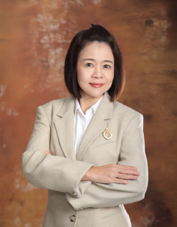 นางสิริพร ไชยวรรณ์  (ลี่)