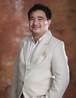 นายวิทยา กวีวิทยาภรณ์ 