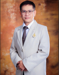 นายศักดิ์นรินทร์ ชาวงิ้ว